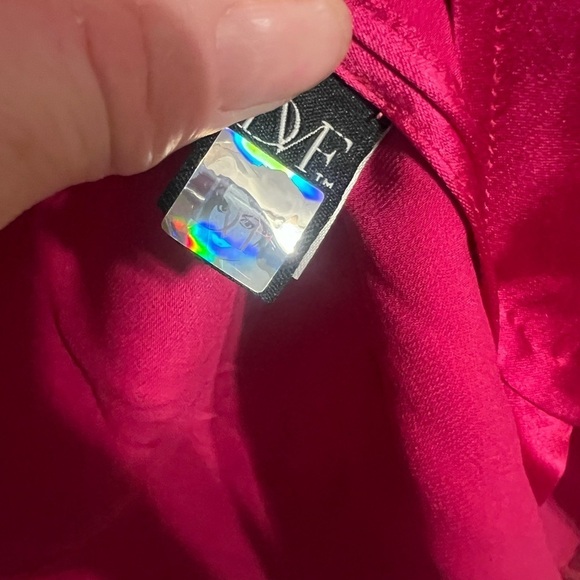 Diane Von Furstenberg Marla pink 100% silk wrap top - Picture 9 of 10